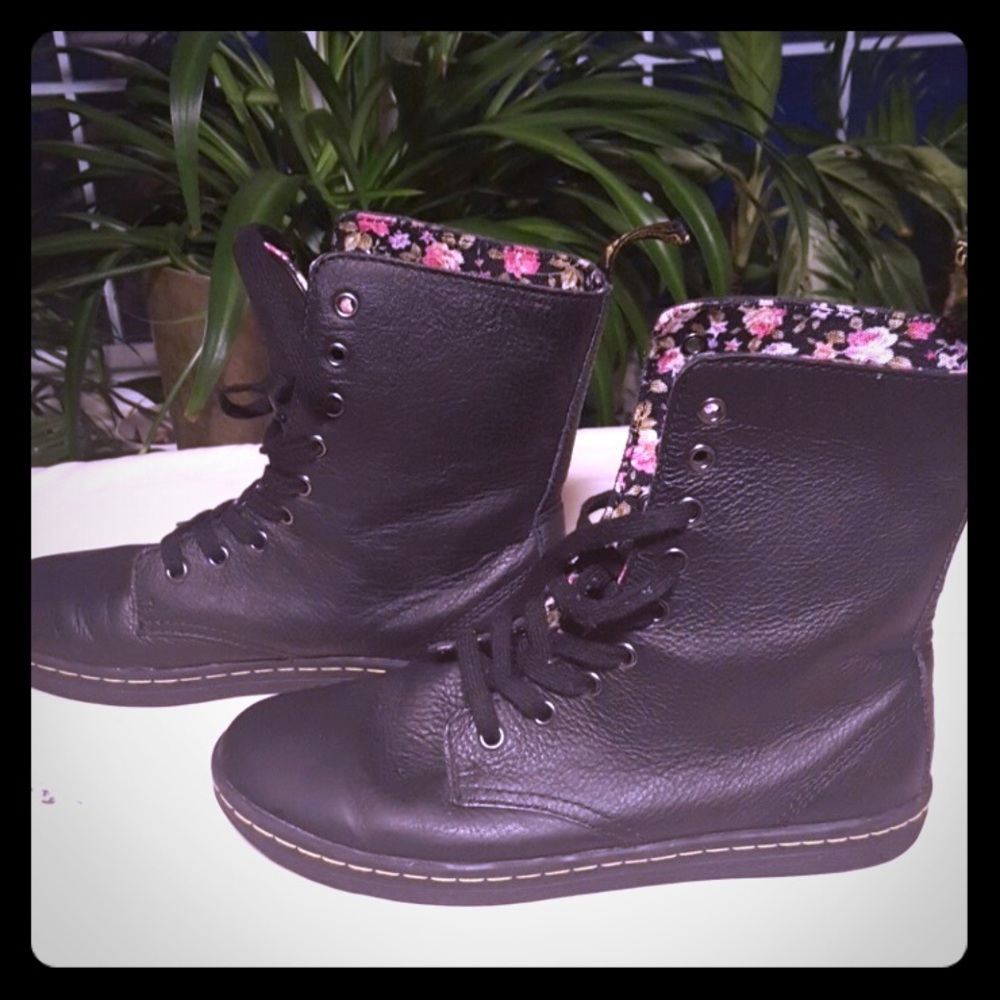 Dr. Martens women’s size 9
